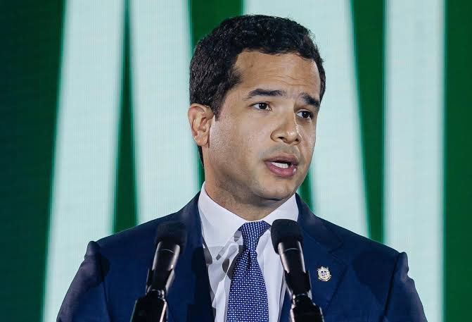 Omar Fernández evita adelantar candidatura presidencial y dice que su prioridad es el Senado