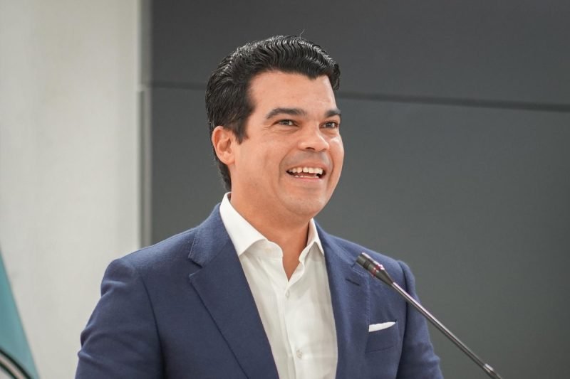 Carlos George respalda candidatura de Wellington Arnaud y apuesta a su crecimiento en el PRM