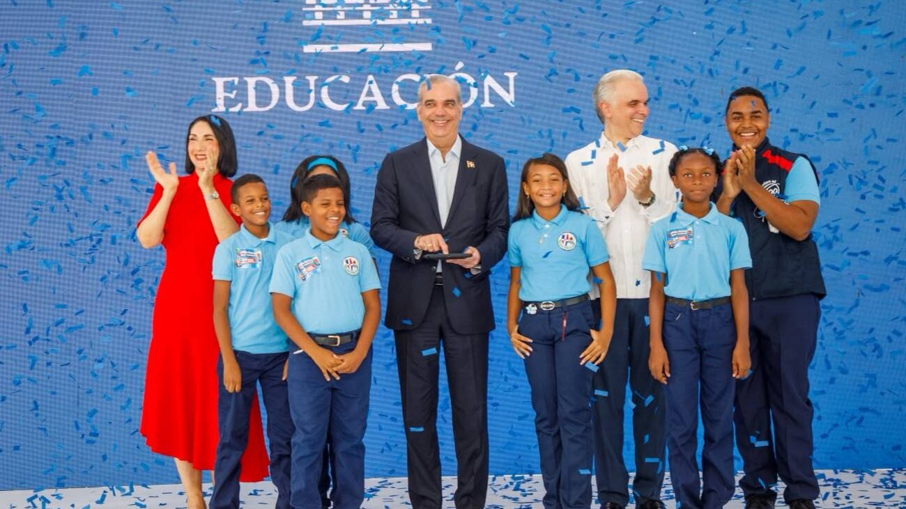 Abinader inaugura año escolar 2026-2027 con llamado a fortalecer la educación y los aprendizajes