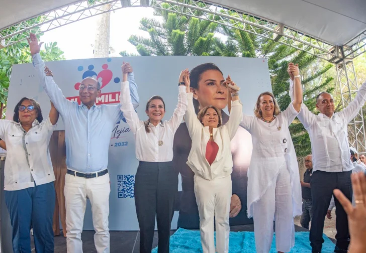 Carolina Mejía suma respaldo de Rafa Santos y Mi Familia con el Cambio en Moca